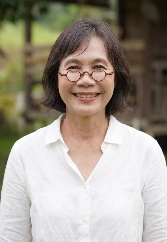 นางนวพรรษ รอดอินทร์